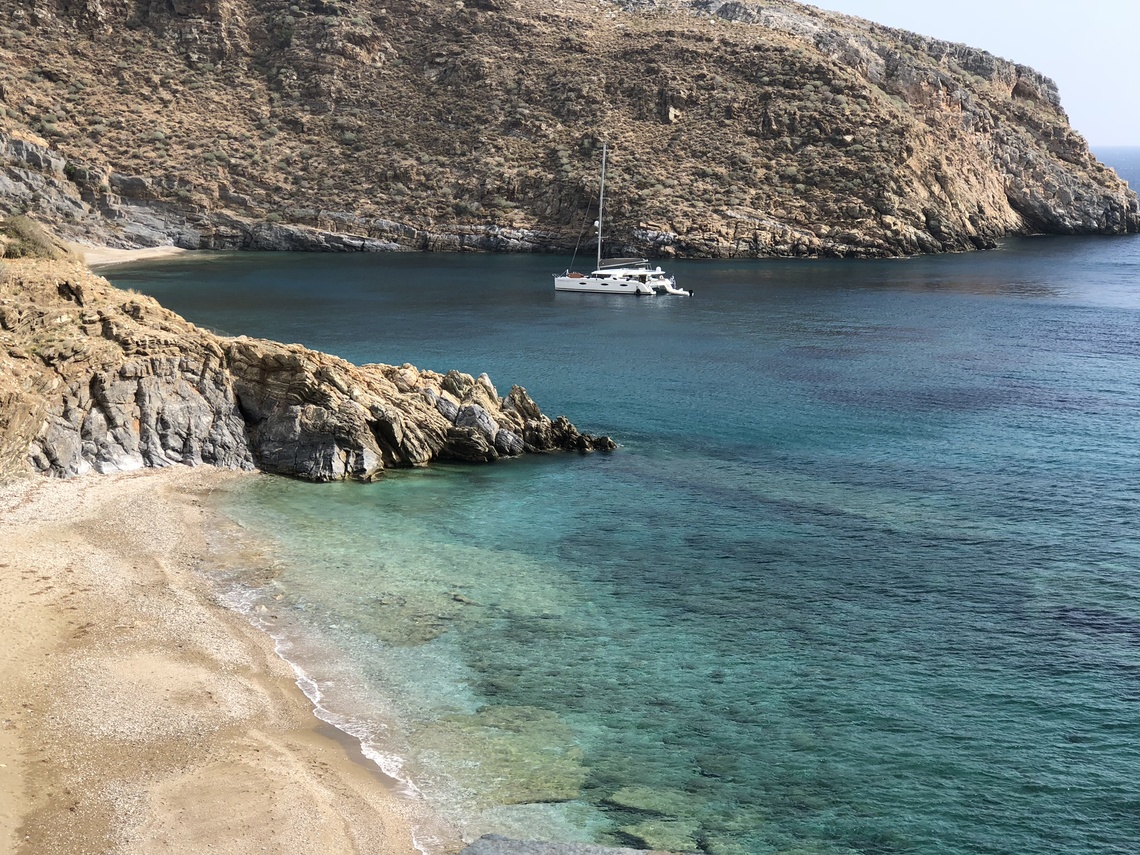 how to charter a yacht