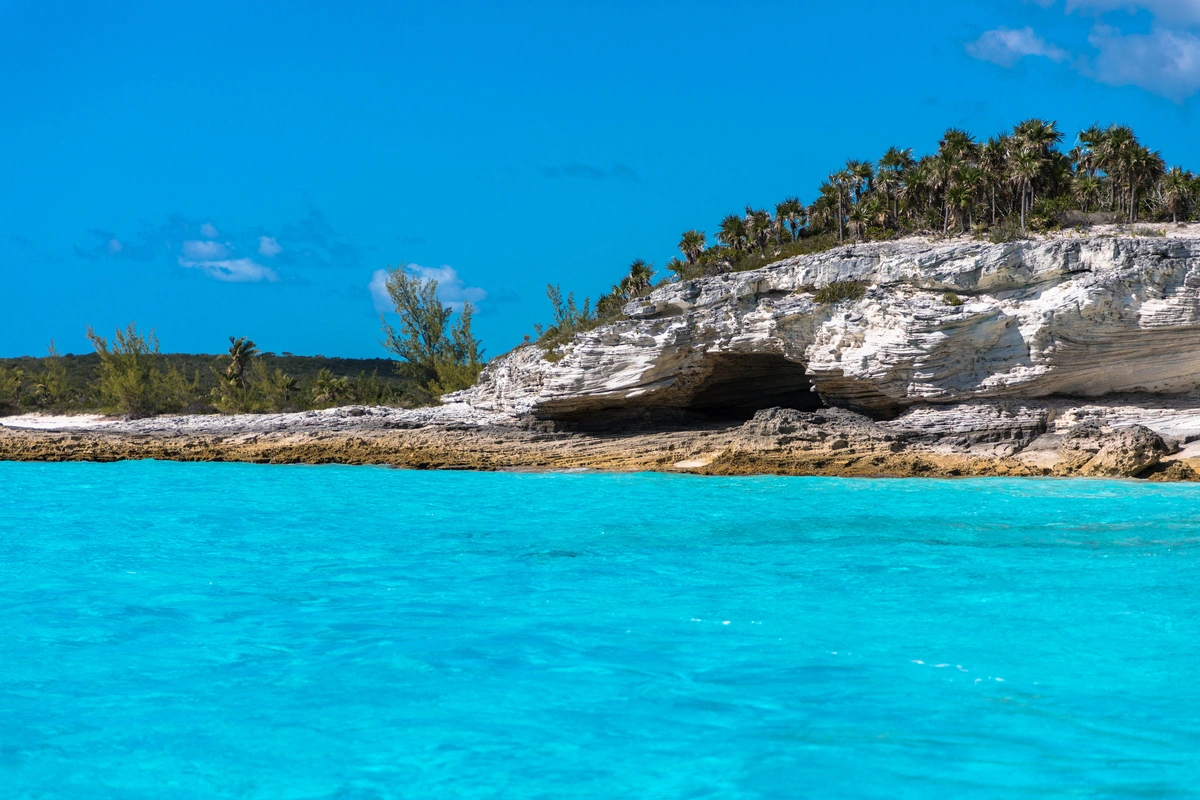 waters of Elueuthera bay - Bahamas Yacht Charters